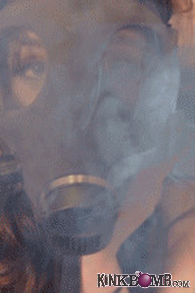 Natashas Bedroom: Gas Chamber Executrix - Screenshot 1 of 4 - Erotic Magic