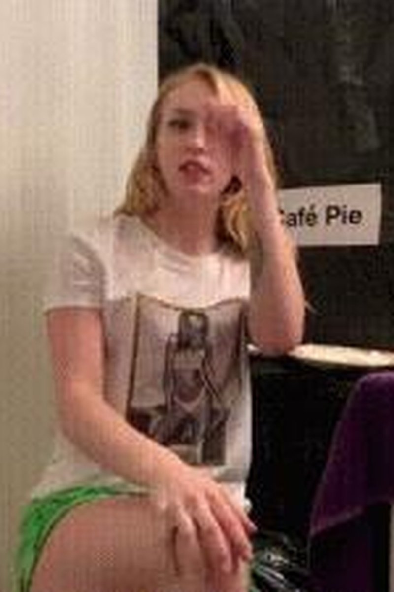 Pie Cafe - Screenshot 1 of 4 - Blowjob