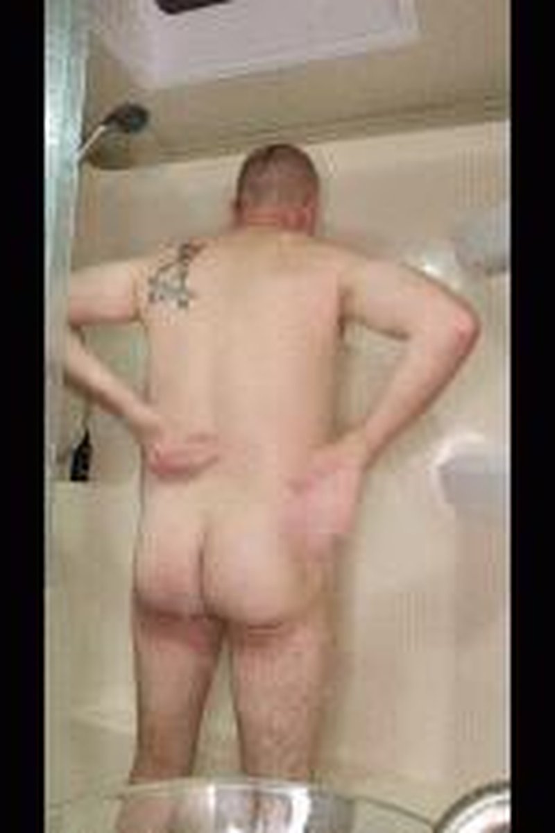 Shower Time - Screenshot 1 of 4 - Big Balls