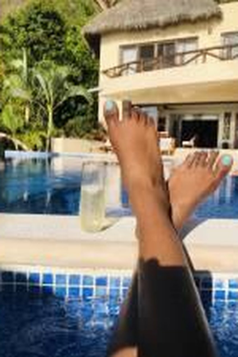 Ebony Feet Hot Tub - Screenshot 1 of 4 - Foot Fetish