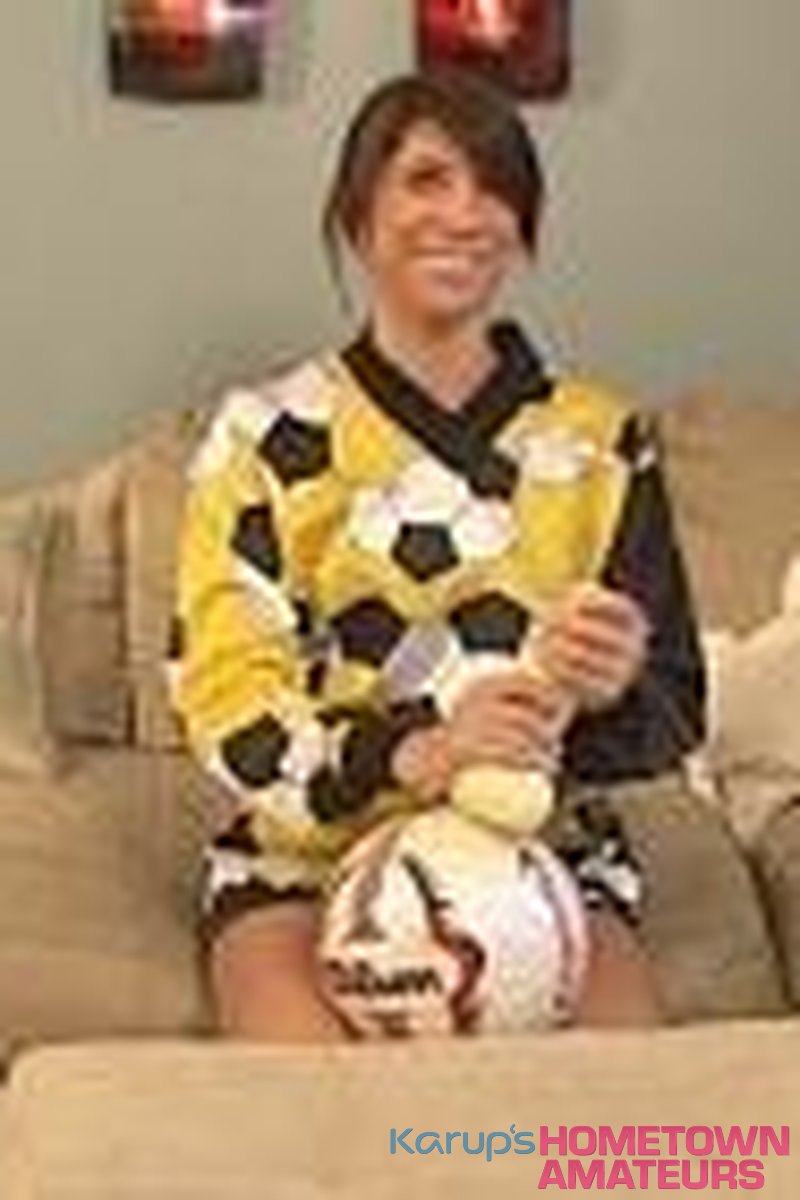 Miley - Screenshot 1 of 4 - Miley 3826