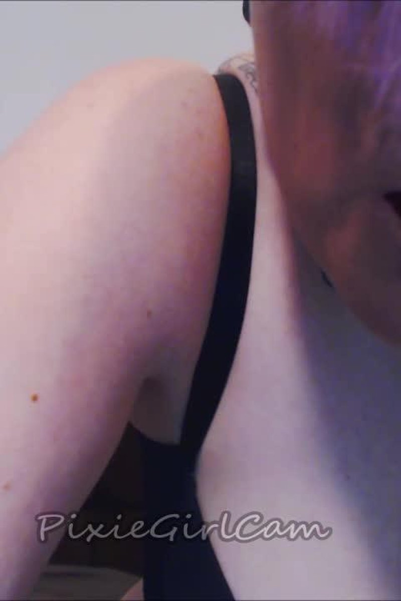 Giantess Pixie Eats Tiny People - Screenshot 1 of 4 - Fetish