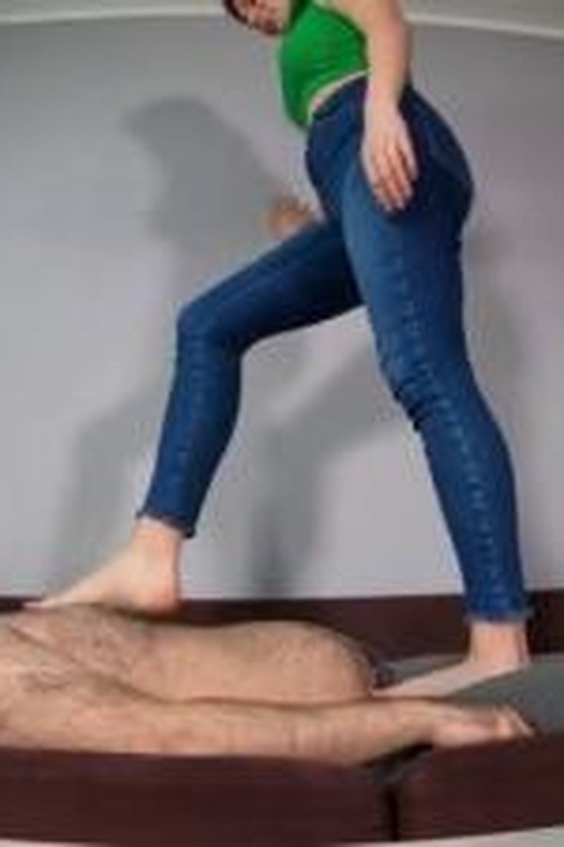 Samara Barefoot Trampling - Screenshot 1 of 4 - Femdom