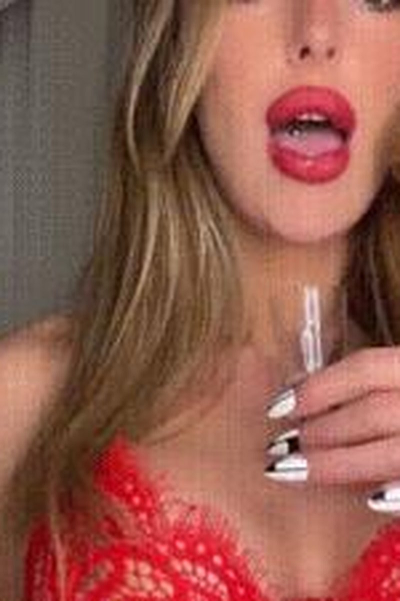 Spit Slut - Screenshot 1 of 4 - Body Worship