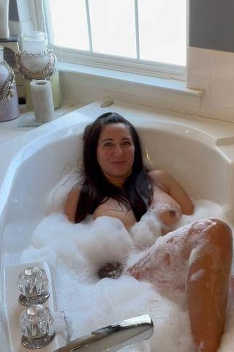 Bath Time - Screenshot 1 of 4 - Ass Fetish