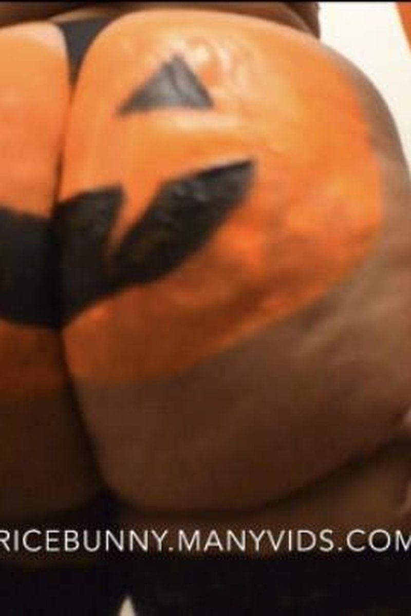 Pumpkin Smashing - Screenshot 1 of 4 - Ass Worship