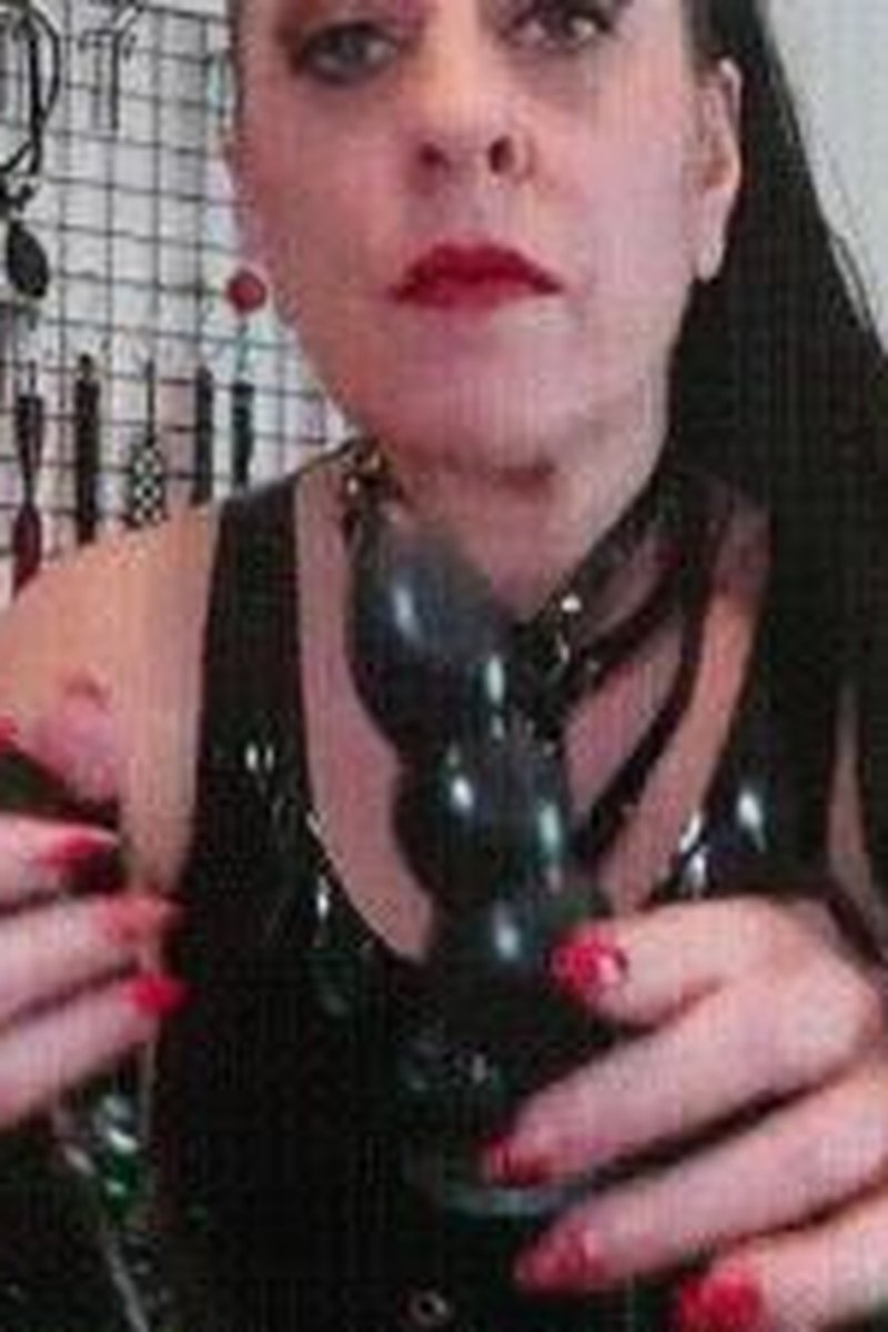 Inflatable Butt Plug Training - Screenshot 1 of 4 - Anal