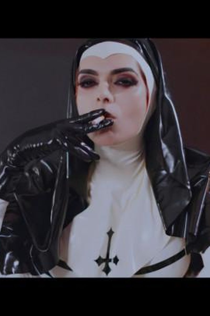 Smoking Nun - Screenshot 1 of 4 - Nun