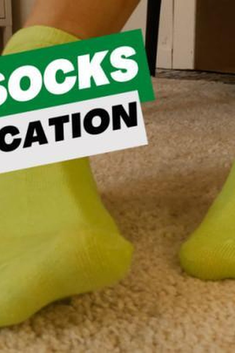 Green Socks - Screenshot 1 of 4 - Foot Fetish