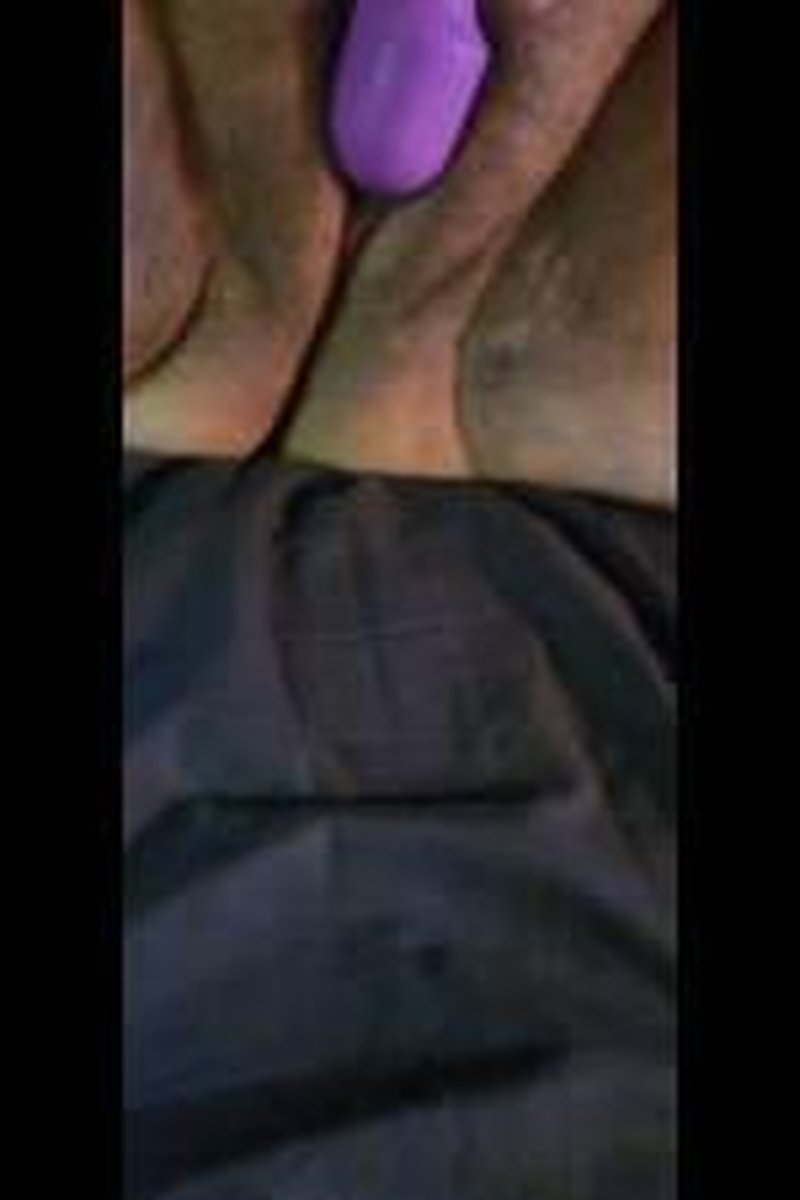 Clit Stimulation - Screenshot 1 of 4 - 20-23 Years Old