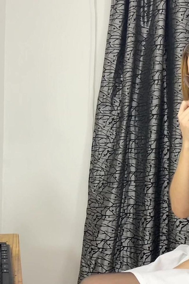 Secretaria Se Masturba Para Su Jefe - Screenshot 1 of 4 - Babes
