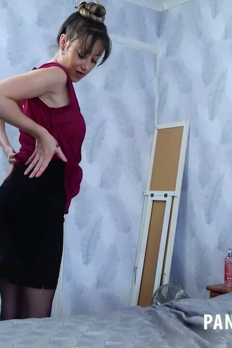 Jen Bailey - Screenshot 1 of 4 - Black Slip