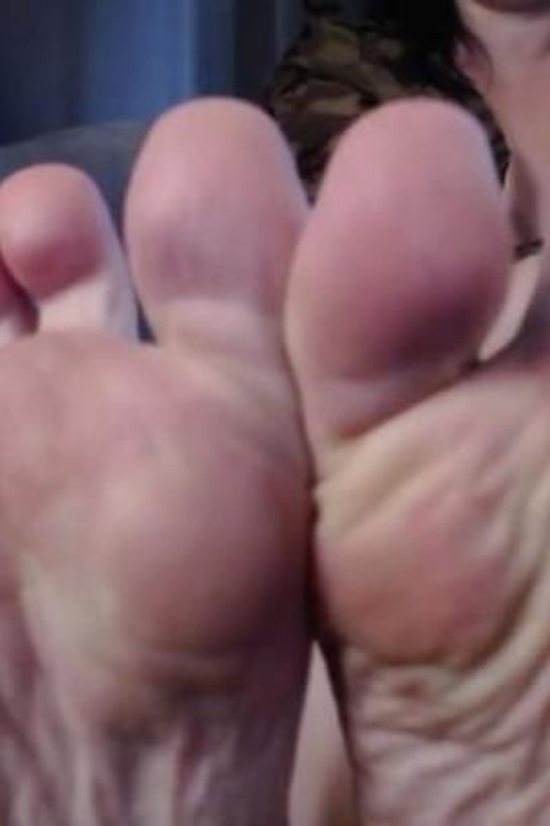 Toes Spread - Screenshot 1 of 4 - Foot Fetish