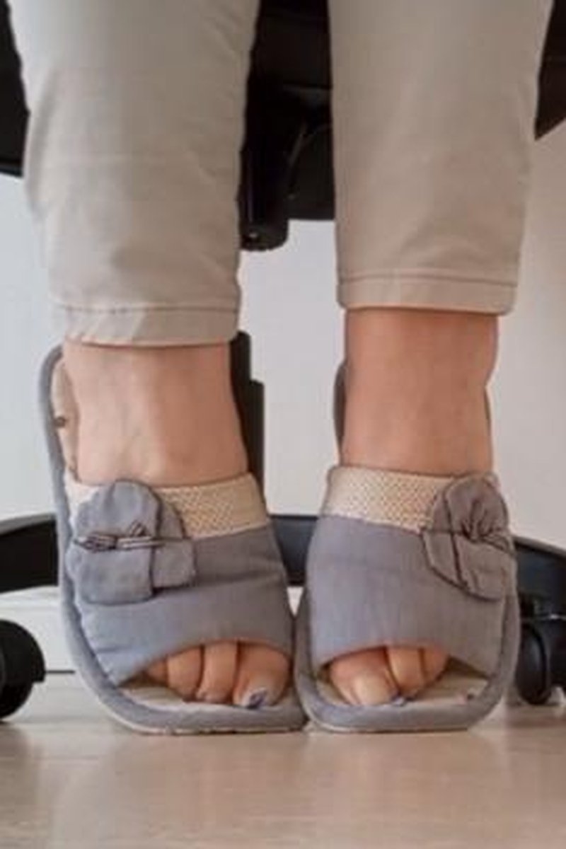 Slippers - Screenshot 1 of 4 - Foot Fetish