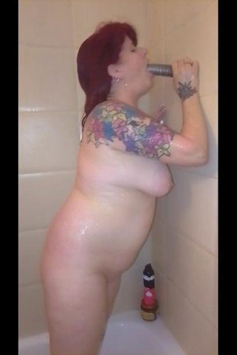 Shower Deepthroat - Screenshot 1 of 4 - Blowjob
