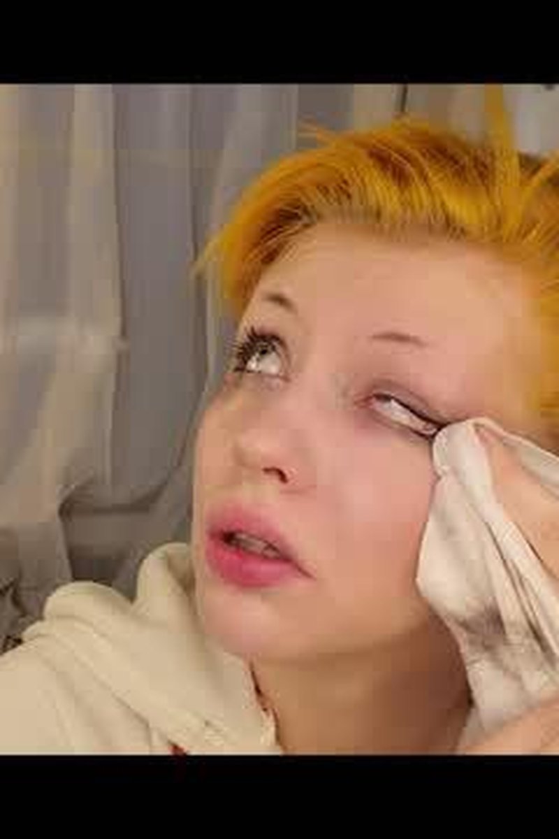 Makeup Removal - Screenshot 1 of 4 - Makeup