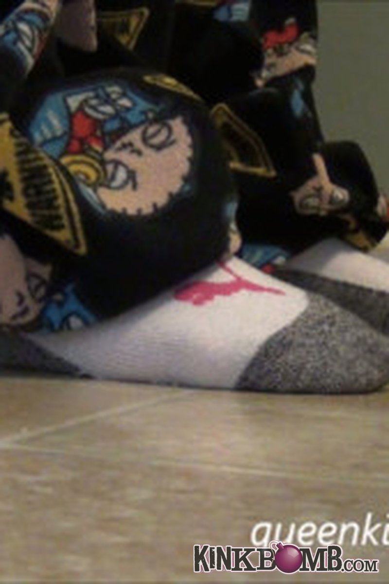 Queen Kitty: Explosive Plops! - Screenshot 1 of 4 - Farting
