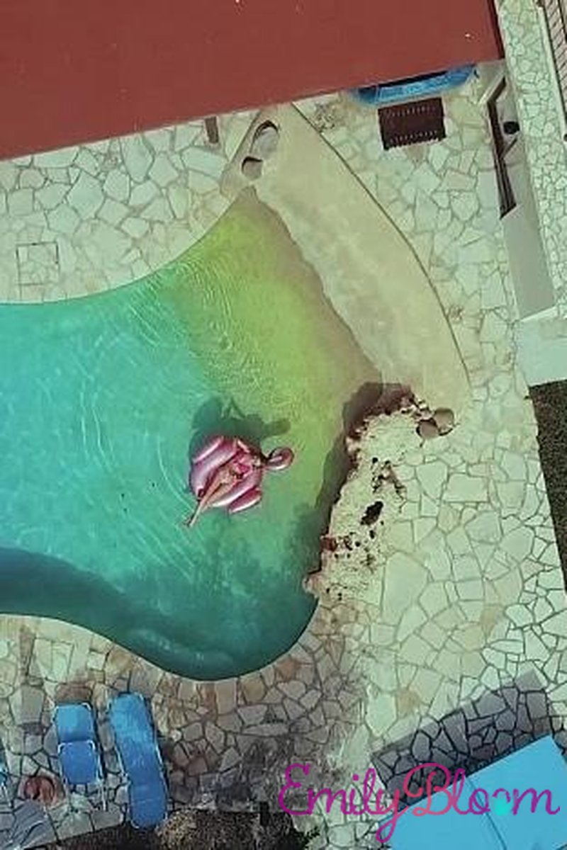 Float Video - Screenshot 1 of 4 - Big Tits