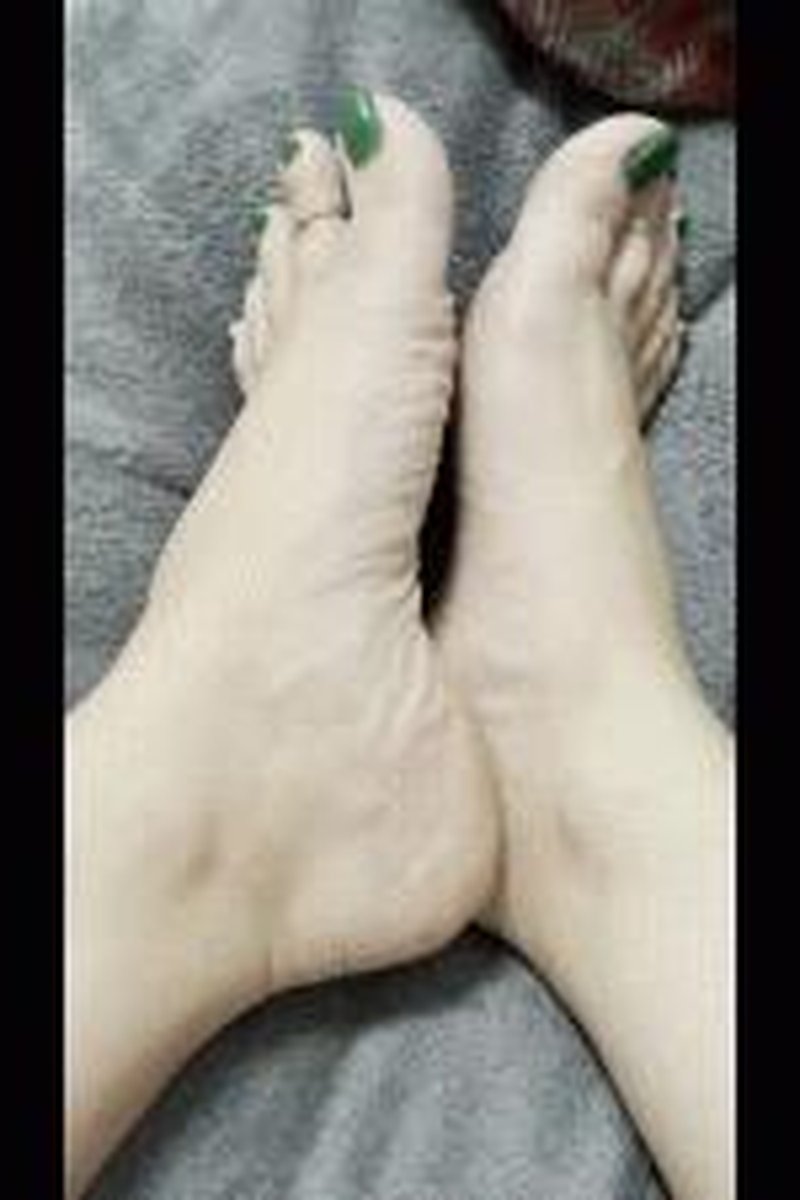 Toe Wiggle - Screenshot 1 of 4 - Foot Fetish