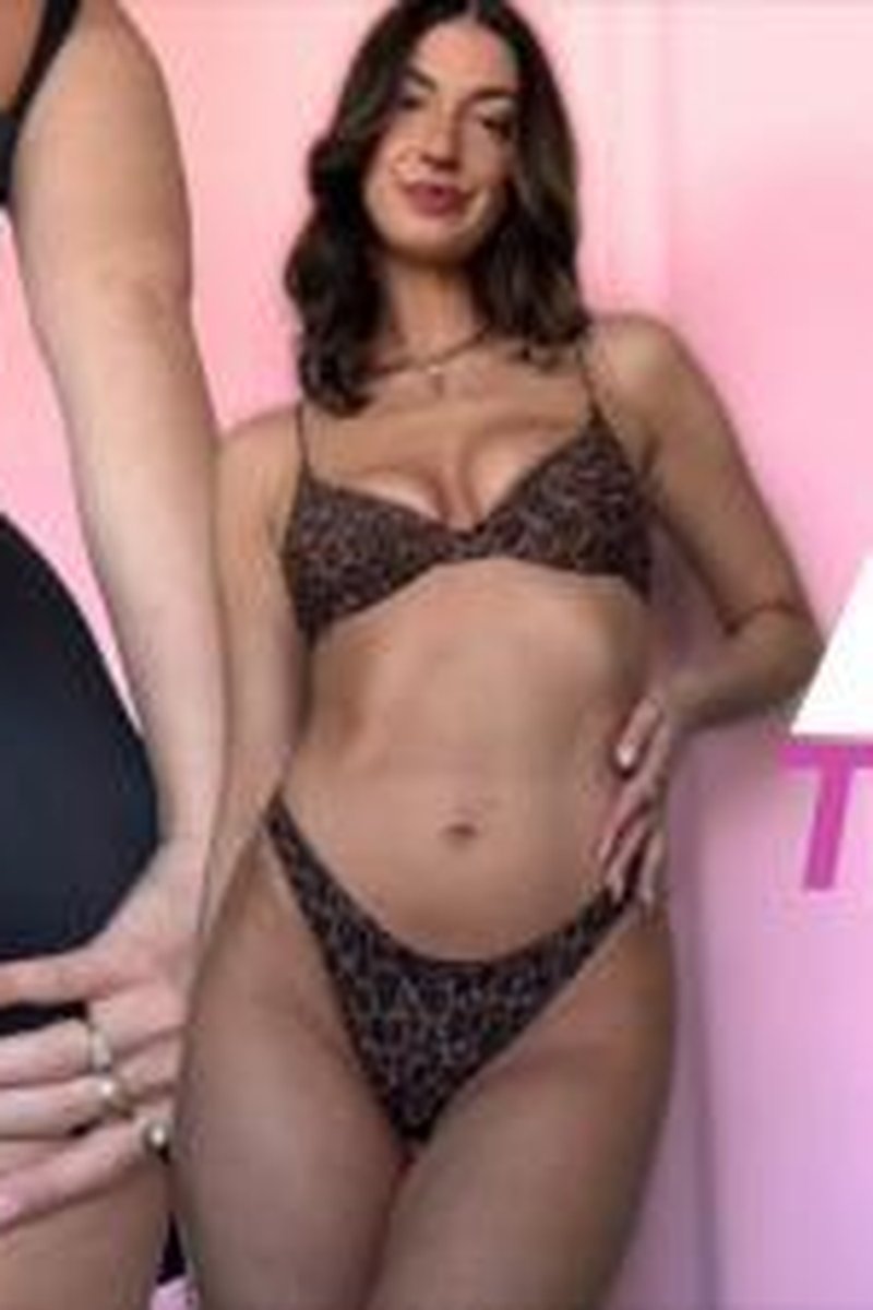 Clothes Try On - Screenshot 1 of 4 - Bitch