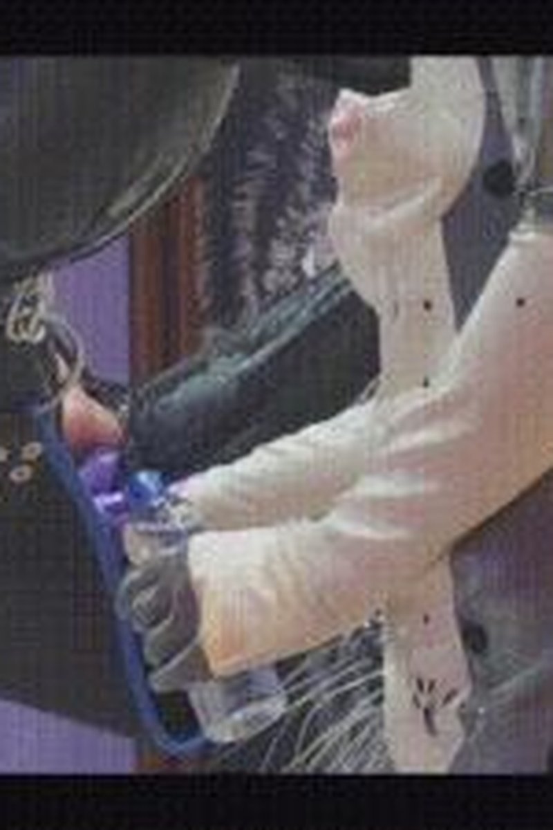 Hoe Training 2 - Screenshot 1 of 4 - BDSM