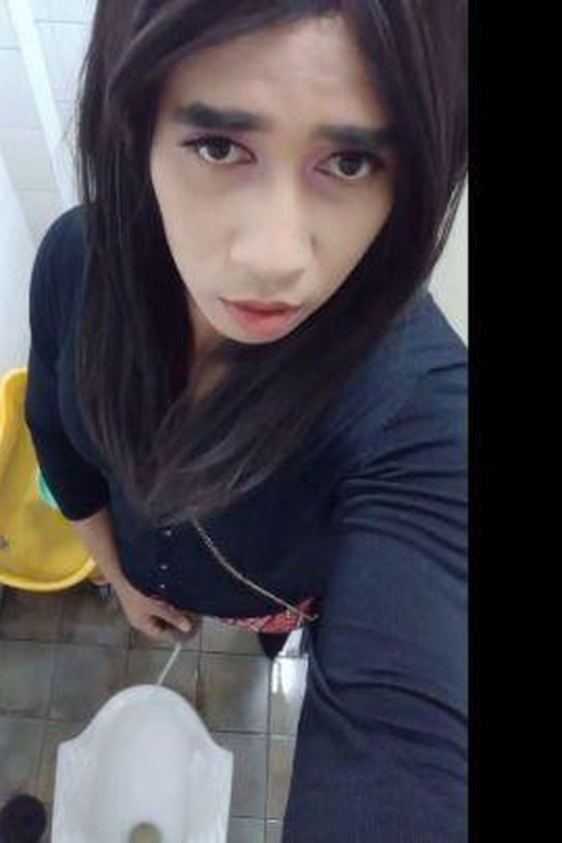 Pee In Toilet And Pee Public - Screenshot 1 of 4 - Amateur