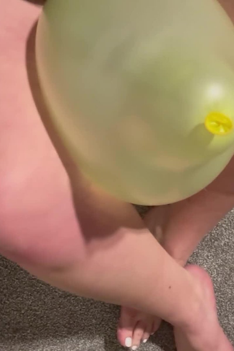 Thunder Thighs - Screenshot 1 of 4 - Balloon Fetish