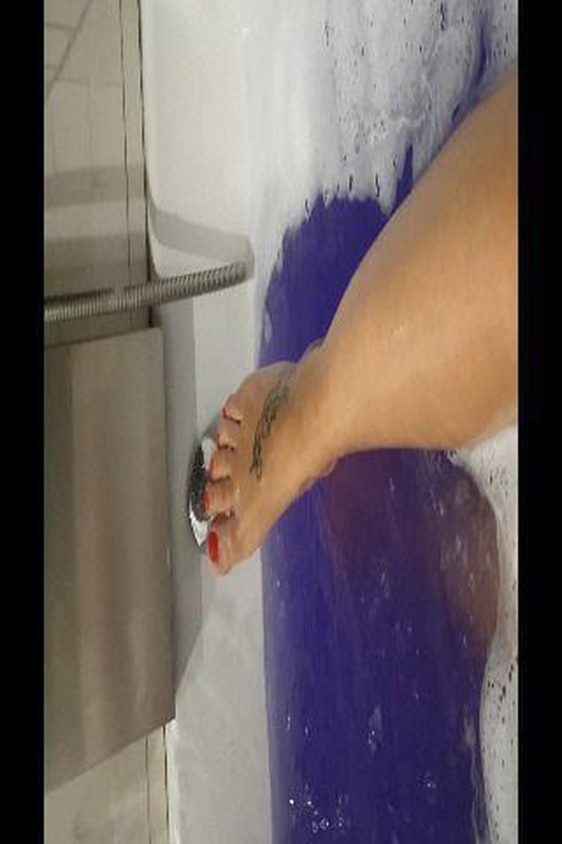 TP-manyvidsspanishfindomsonia-while-i-bathe-spanish-audio-joi
