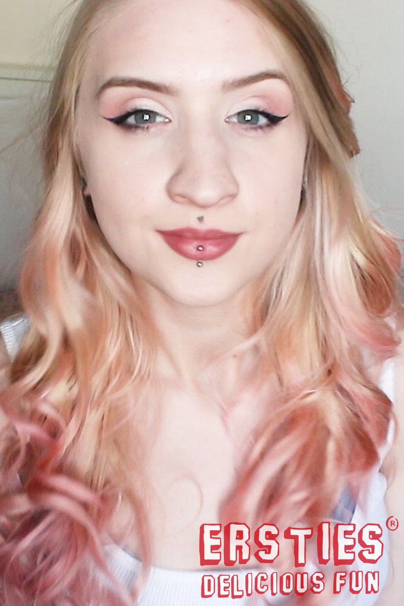 Interview with Aurora M - Screenshot 1 of 4 - European