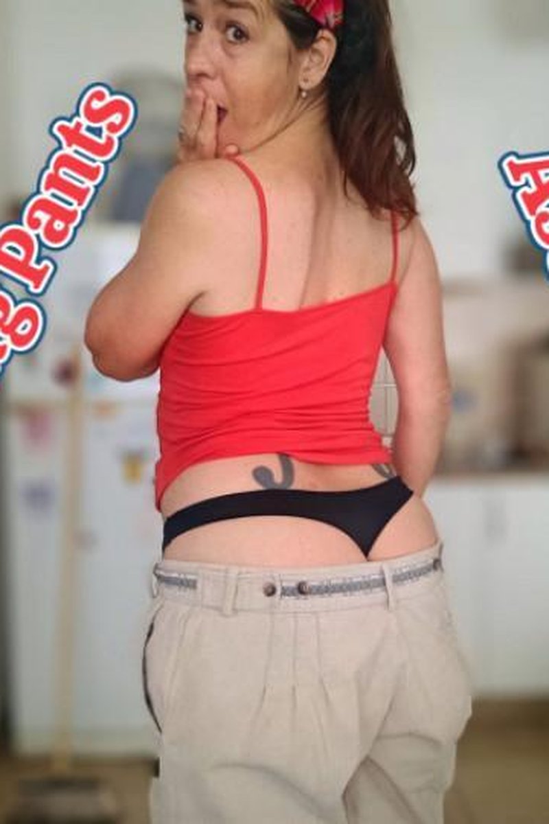 Asscrack - Falling Pants - Screenshot 1 of 4 - Ass Fetish