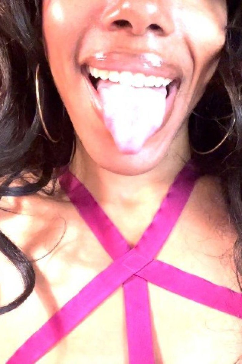 Tongue Play - Screenshot 1 of 4 - Black