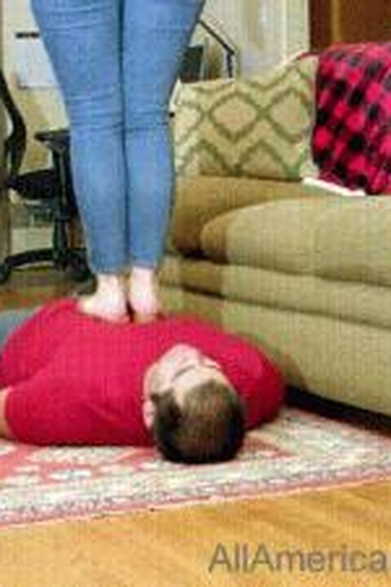 Flat Mules Trampling - Screenshot 1 of 4 - Choking