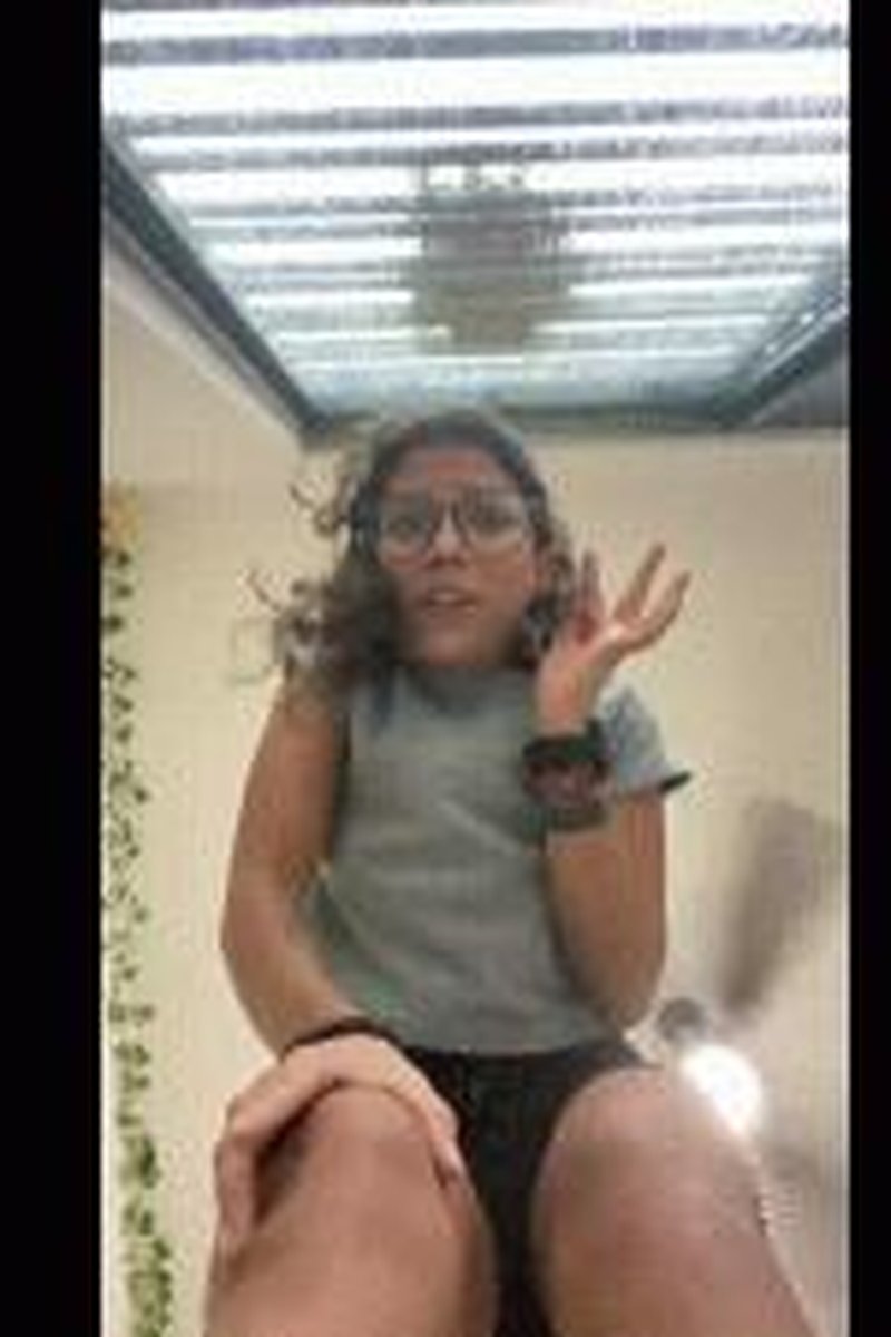 Mean Giantess - Screenshot 1 of 4 - Barefoot