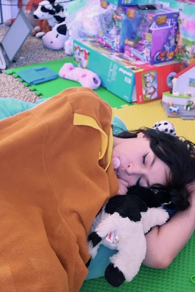 Playdate With Dawn - Screenshot 1 of 4 - Diaper