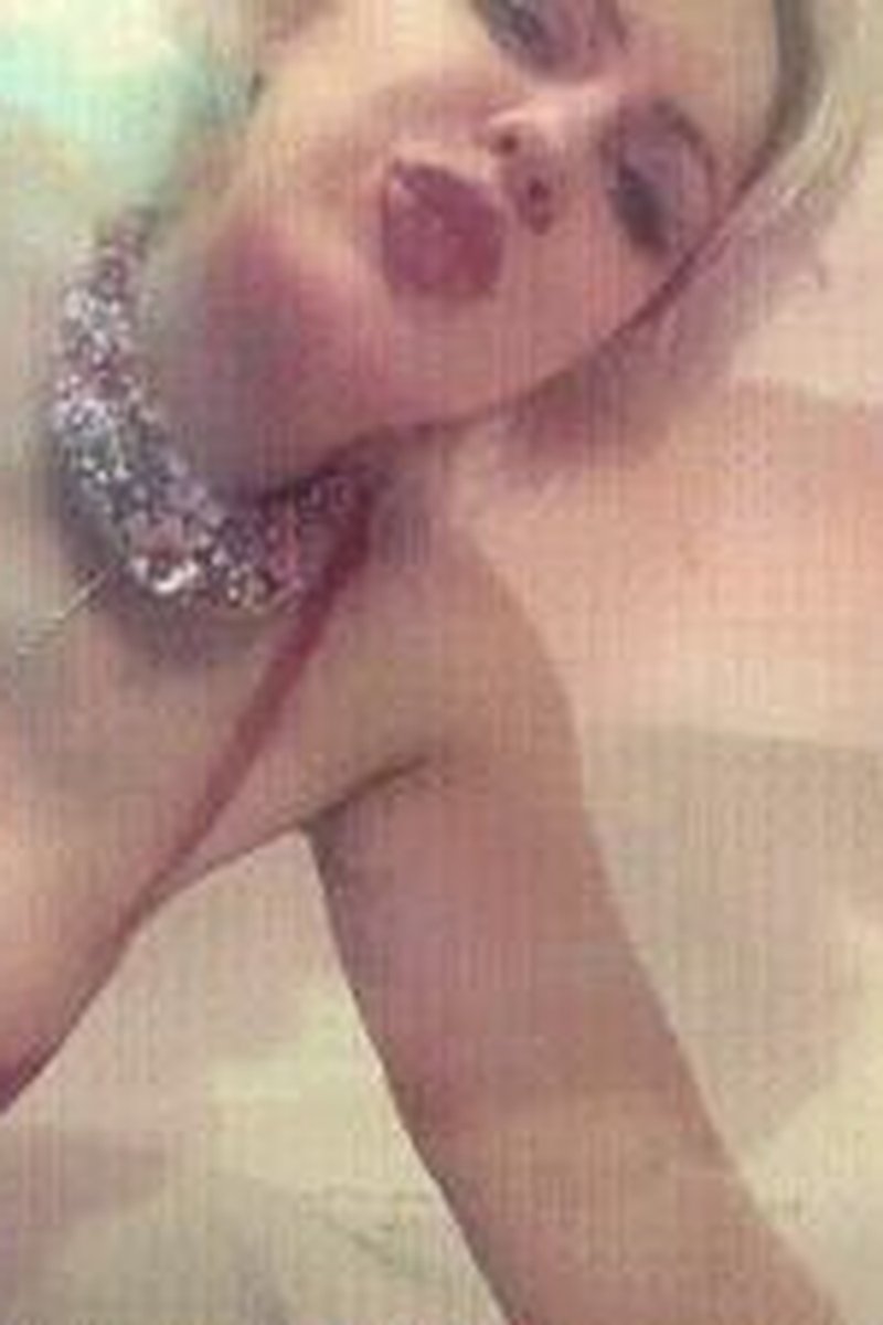 Cuckoldress - Screenshot 1 of 4 - Blonde Hair (Female)