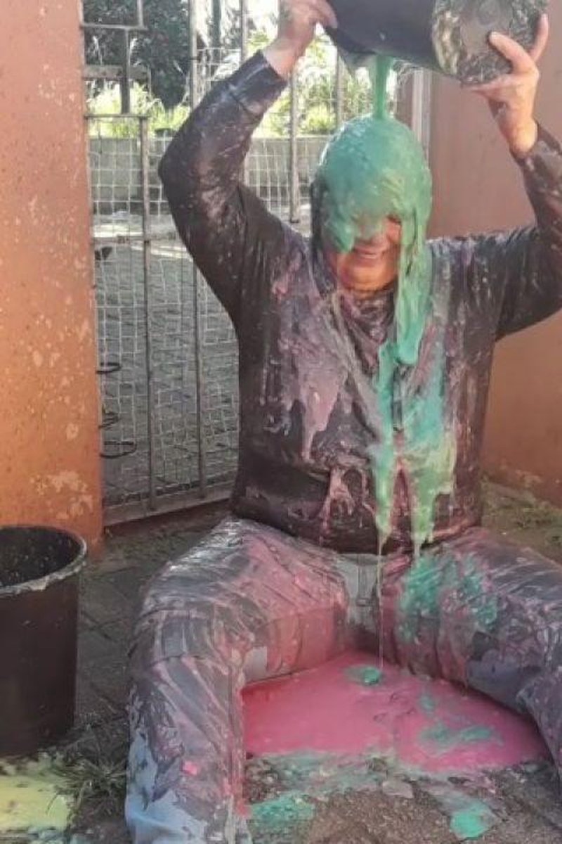 Head Dunking Slime Time - Screenshot 1 of 4 - Jeans