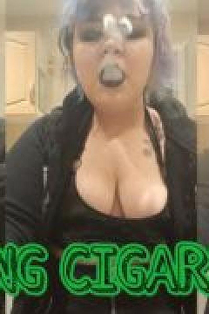 Smoking Cigarettes - Screenshot 1 of 4 - Altgirl