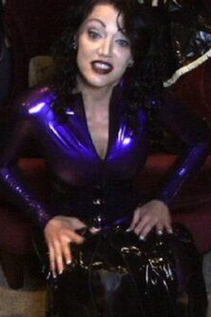 Latex: Preparing It Before Dressing - Screenshot 1 of 4 - Latex