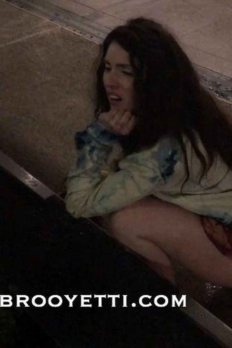 Peeing In Public - Screenshot 1 of 4 - Brown Hair