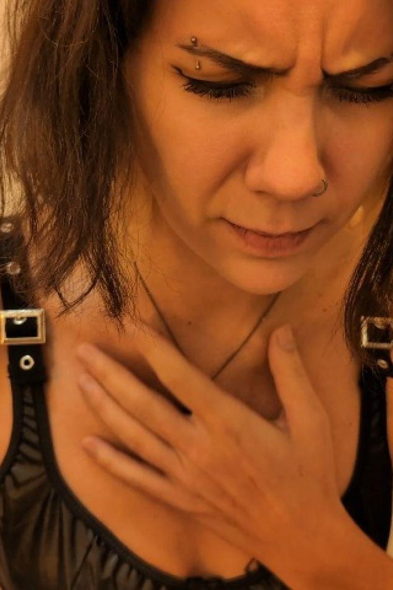 Coughing Vixen | Miinxiiee - Screenshot 1 of 4 - Babes
