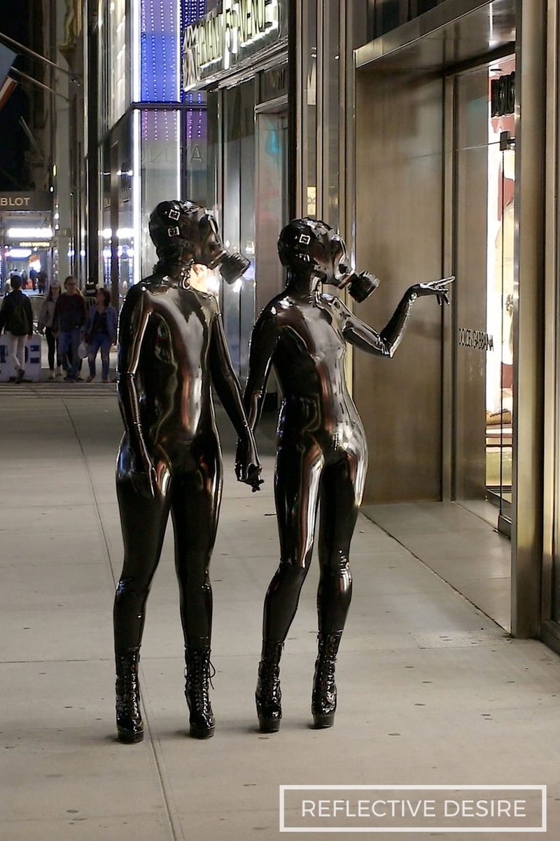 Midtown Strut - Screenshot 1 of 4 - Bondage