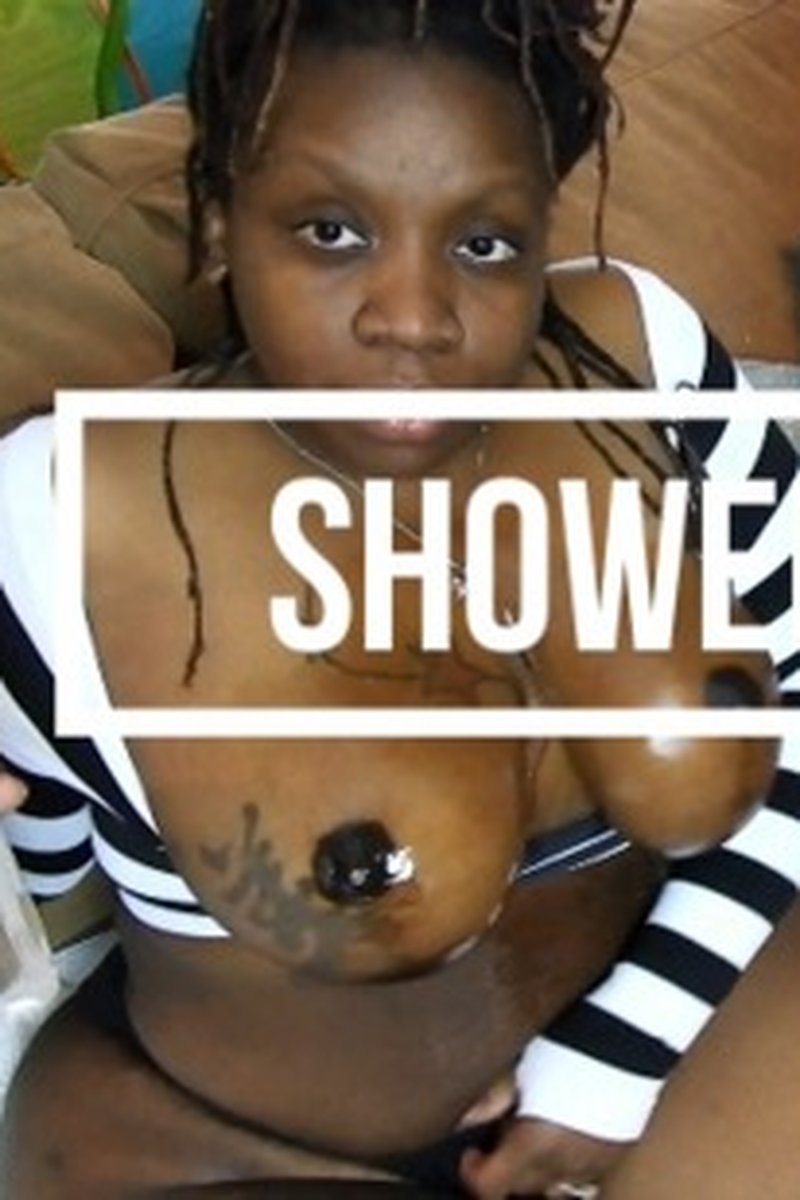 Shower Power - Screenshot 1 of 4 - Jacquelyn Jaxx