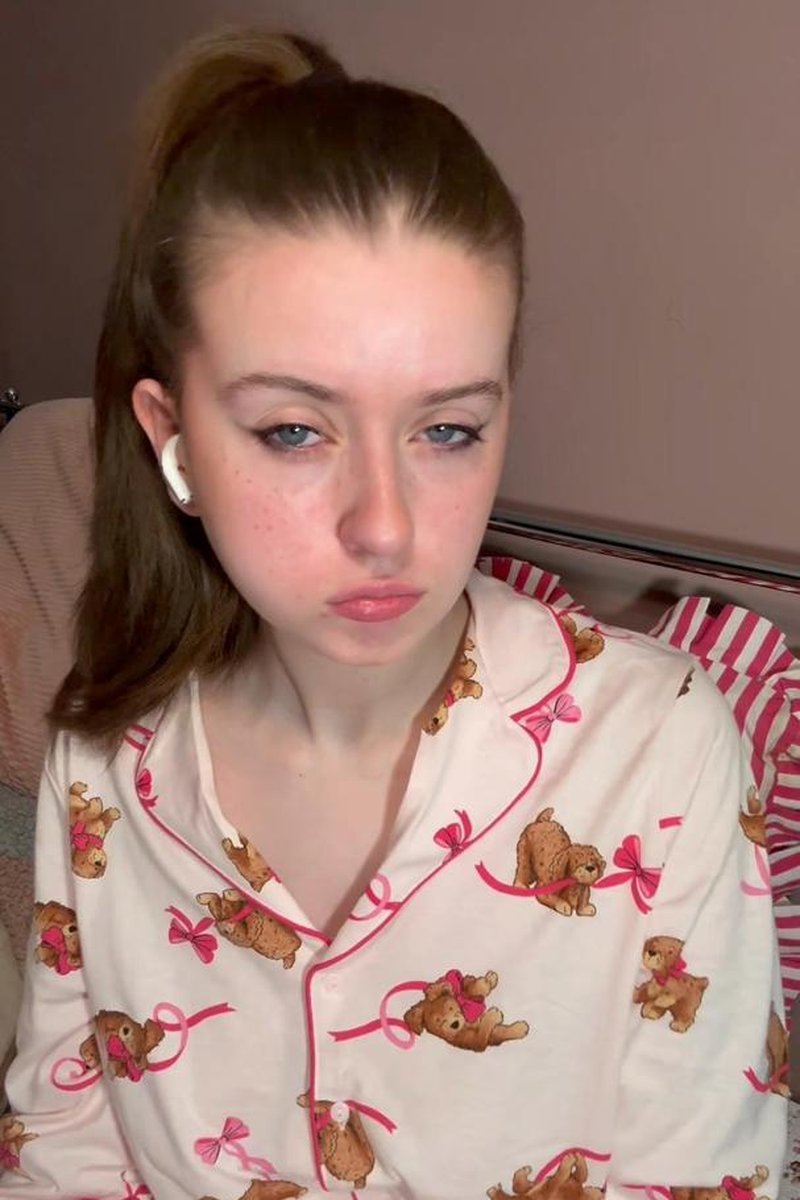 Sneeze Fetish Sunday - Screenshot 1 of 4 - Nose Pinching