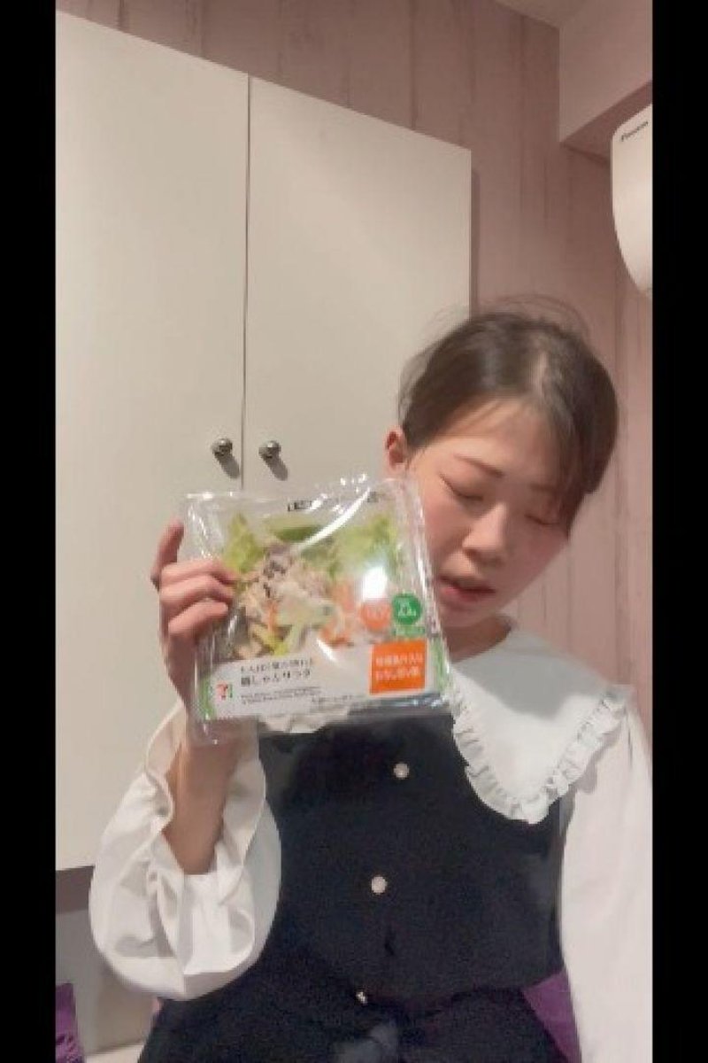 Rie Eats Salad - Screenshot 1 of 4 - Asian