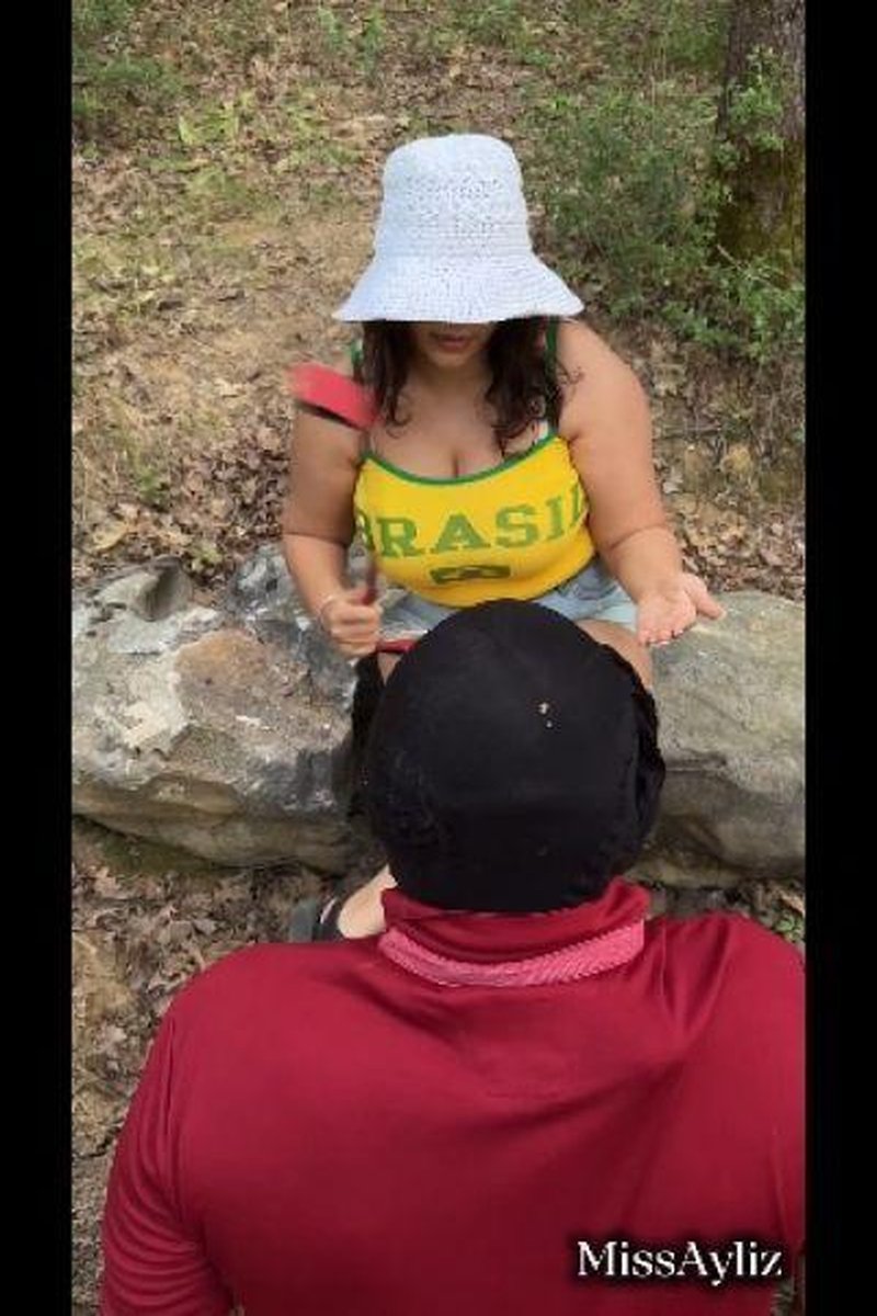 Outdoor Slapping - Screenshot 1 of 4 - BDSM