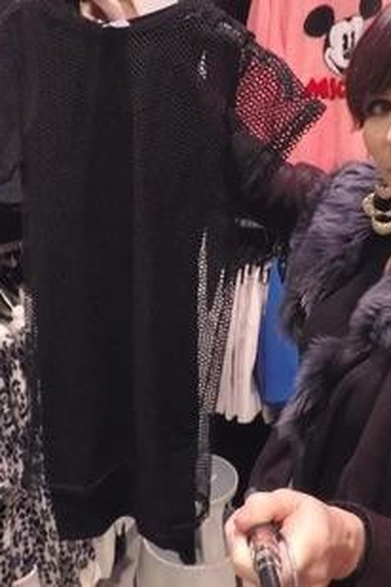 Shopping - Screenshot 1 of 4 - Selfie