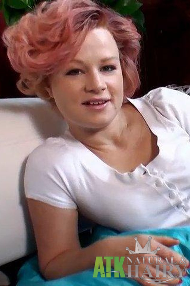 Mona - Interview - Screenshot 1 of 4 - Caucasian