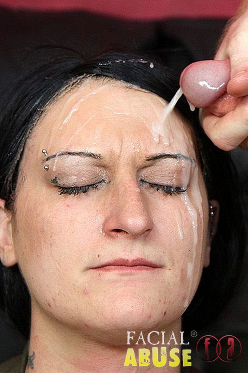 Layla - Screenshot 1 of 4 - Blowjob