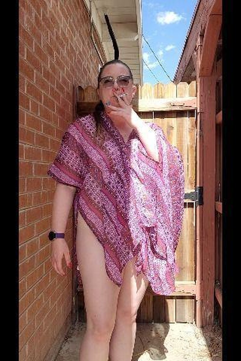Smoking Outside - Screenshot 1 of 4 - BBW