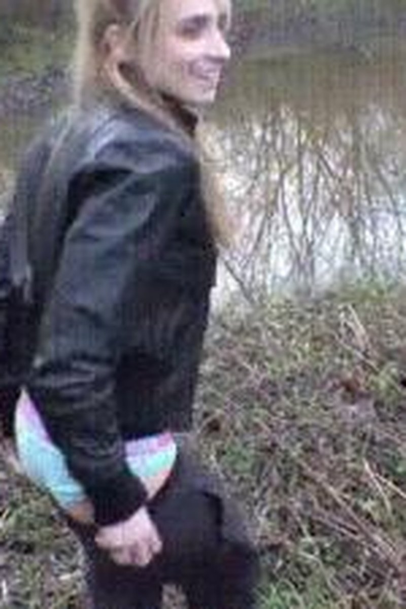 Pantsing - Screenshot 1 of 4 - Blonde Hair (Female)